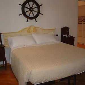 Bed and breakfast City's House